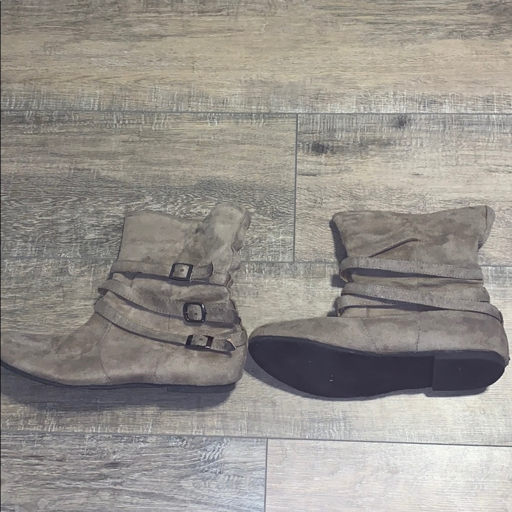 Light brown suede booties